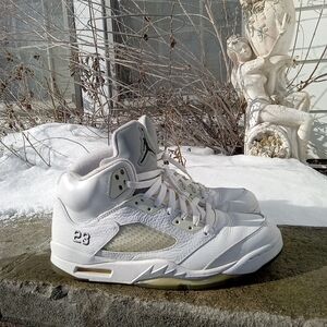 Jordan Athletic Shoes in White and Gray